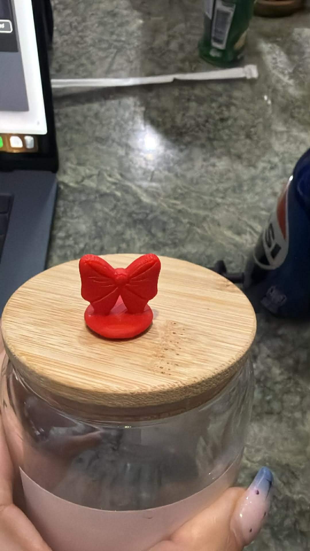 Bow tumbler Lid stopper